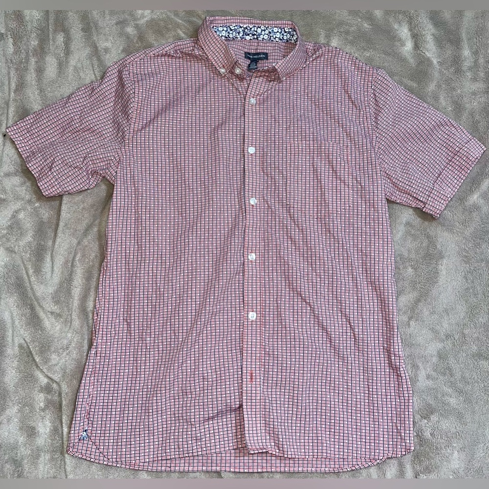 Van Heusen Men’s Short Sleeve Button Down Shirt Size Medium Neck Size 15-15.5